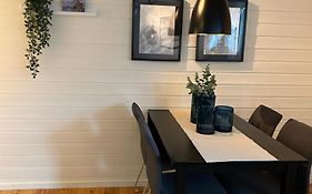 Koselig Sokkelleilighet Med Bra Bussforbindelser